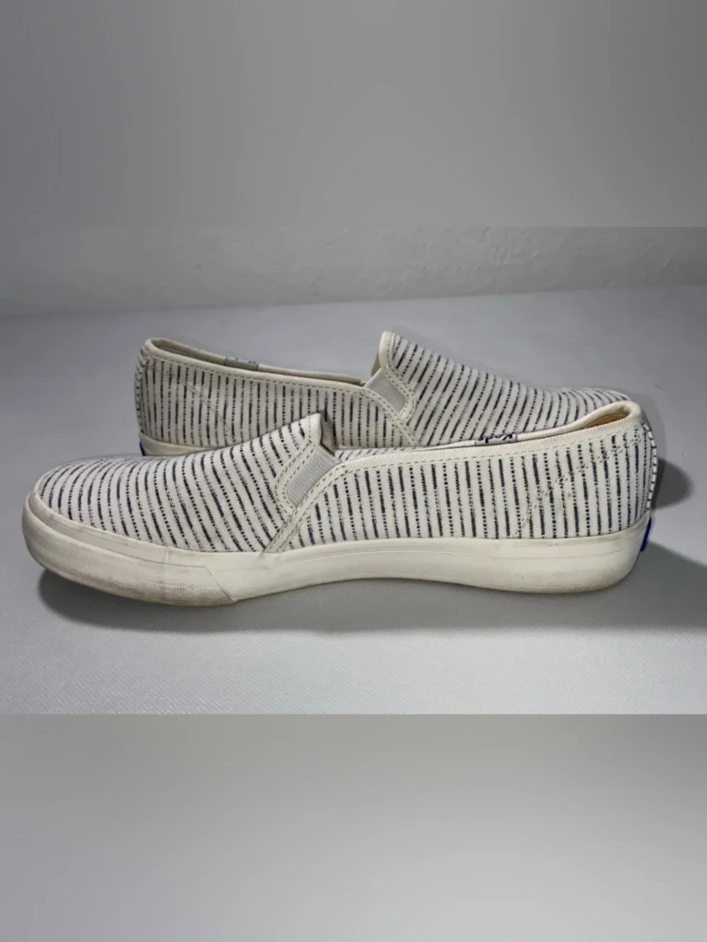 GOOD Womens Size 7.5 Keds Off White Canvas Striped Slip On Tennis Shoes